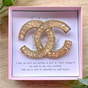 ELEGANT CRYSTAL GOLD BROOCH